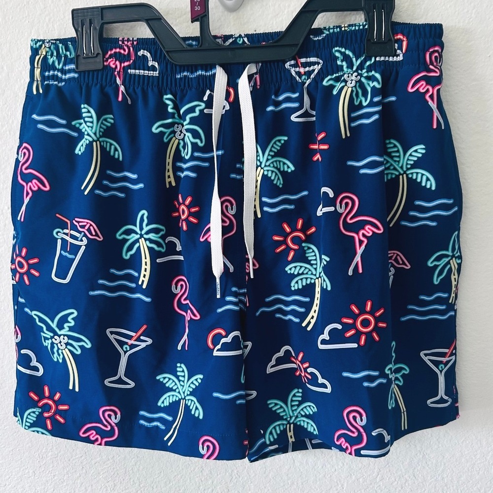 Chubbies Vacation Swim Trunks Navy Neon Flamingo Palm Tree 5.5 Inch Inseam SZ L